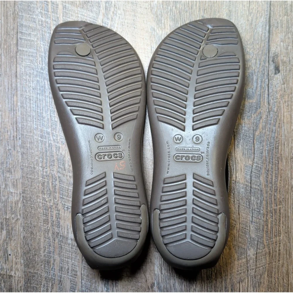 Crocs Serena Sexi Espresso Brown T-strap Thong Sandals Women's Size 9 Casual
